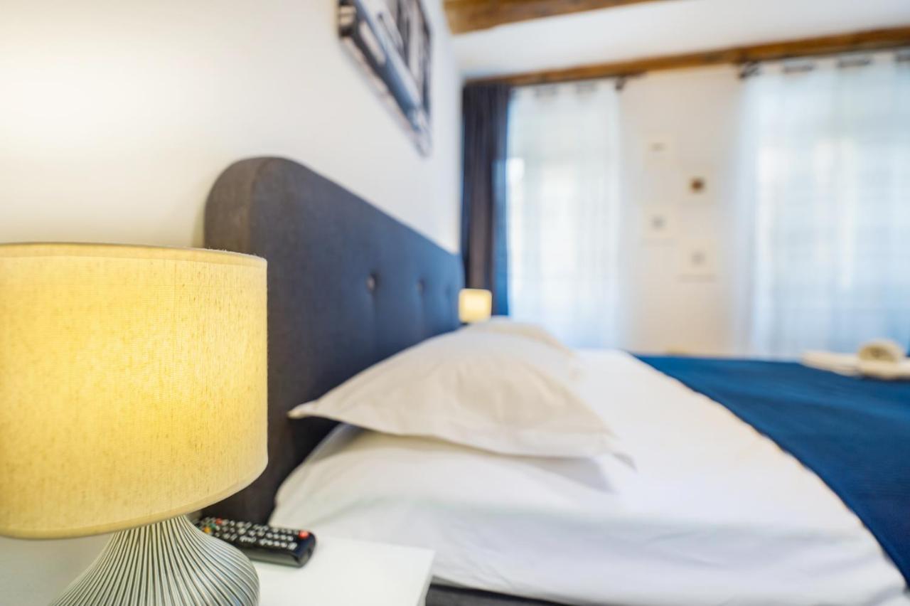 Lamp House Apartment