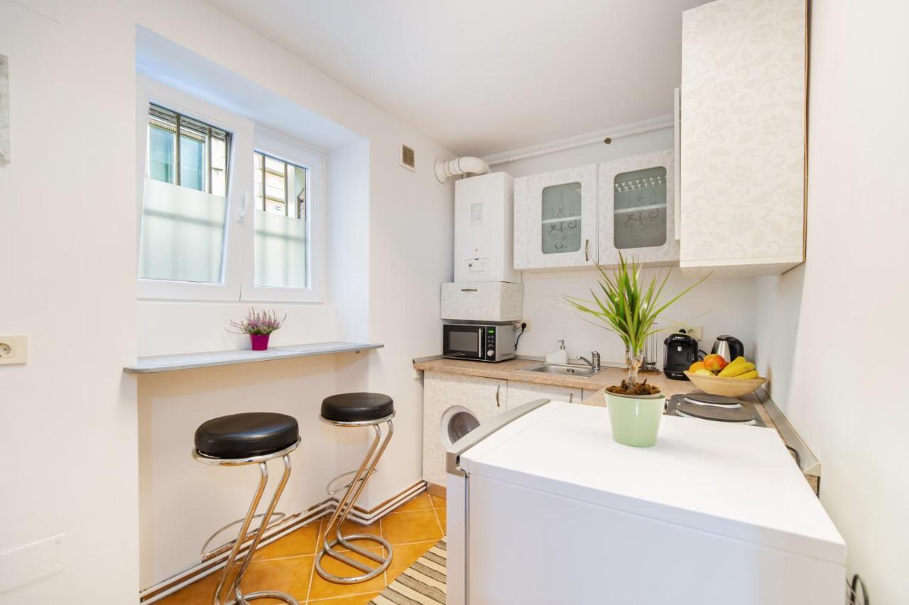 Lamp House Apartment *